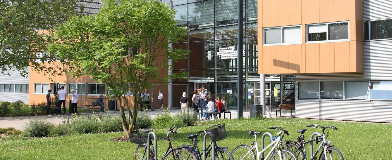 Parvis de l'iut 